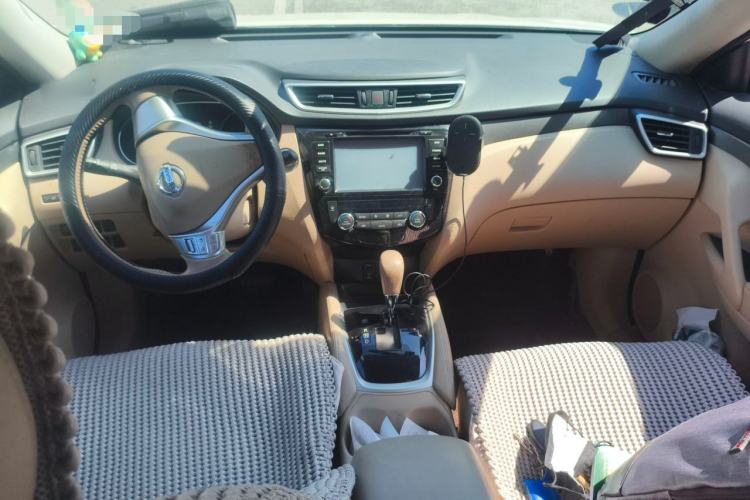 Used Nissan X-Trail 2014 2.0L CVT Comfort Edition 2WD Center Console