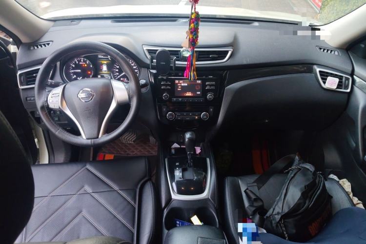 Used Nissan X-Trail 2014 2.5L CVT Luxury Edition 4WD Center Console