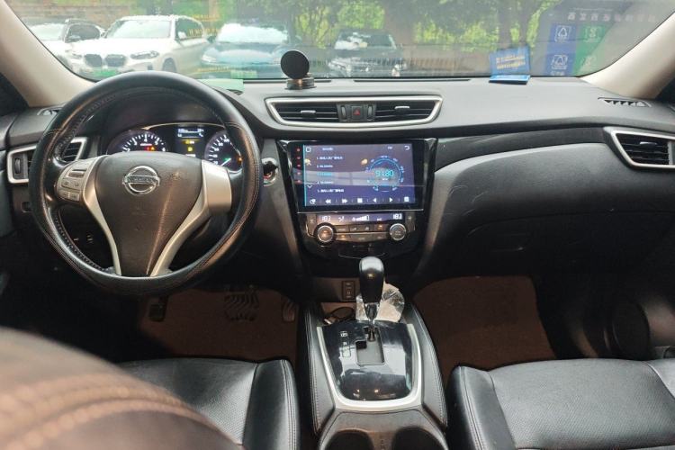 Used Nissan X-Trail 2014 2.5L CVT Luxury Edition 4WD Center Console