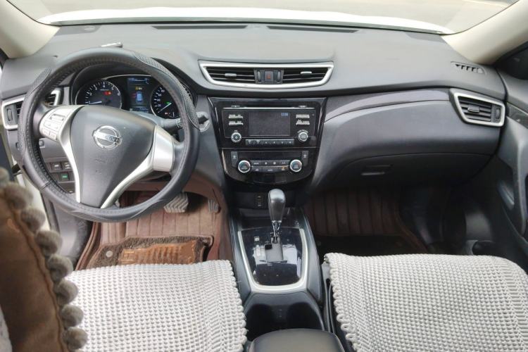 Used Nissan X-Trail 2014 2.5L CVT Luxury Edition 4WD Center Console