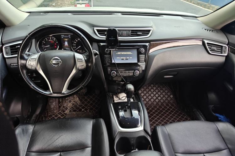 Used Nissan X-Trail 2014 2.5L CVT Ultimate Edition 4WD Center Console