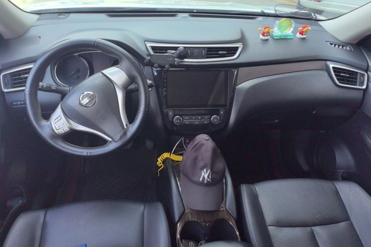 Used Nissan X-Trail 2014 2.0L CVT Comfort Edition 2WD Center Console