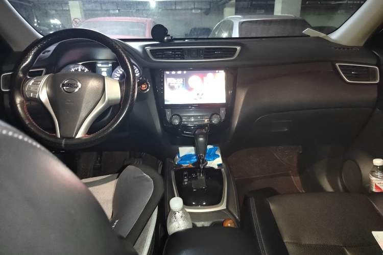 Used Nissan X-Trail 2014 2.0L CVT Comfort Edition 2WD Center Console