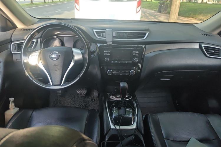 Used Nissan X-Trail 2014 2.0L CVT Comfort Edition 2WD Center Console