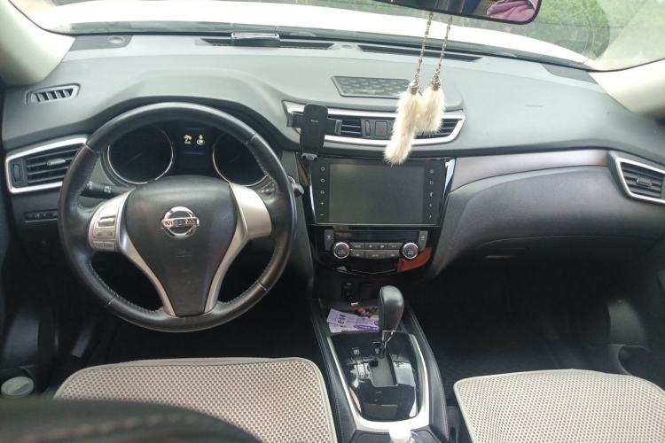 Used Nissan X-Trail 2014 2.0L CVT Comfort Edition 2WD Center Console