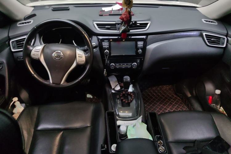 Used Nissan X-Trail 2014 2.5L CVT Luxury Edition 4WD Center Console