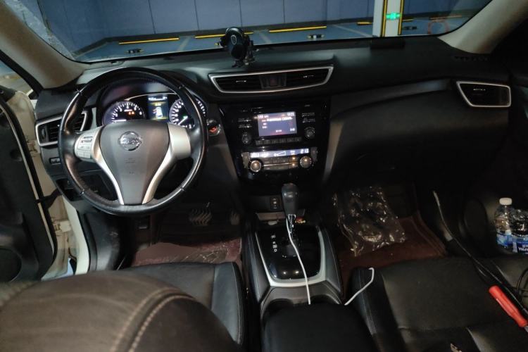 Used Nissan X-Trail 2014 2.0L CVT Comfort Edition 2WD Center Console