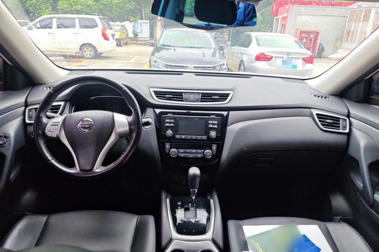 Used Nissan X-Trail 2014 2.0L CVT Comfort Edition 2WD Center Console