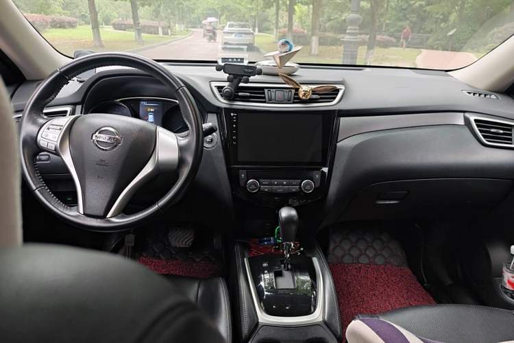 Used Nissan X-Trail 2014 2.0L CVT Comfort Edition 2WD Center Console