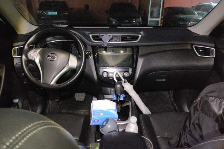 Used Nissan X-Trail 2014 2.0L CVT Comfort Edition 2WD Center Console