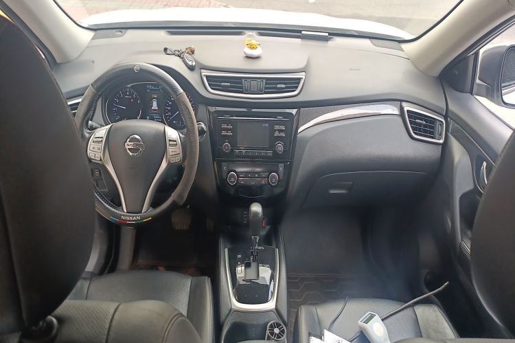 Used Nissan X-Trail 2014 2.5L CVT Luxury Edition 4WD Center Console