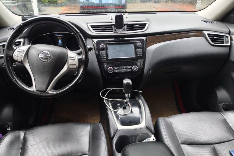 Used Nissan X-Trail 2014 2.5L CVT Ultimate Edition 4WD Center Console