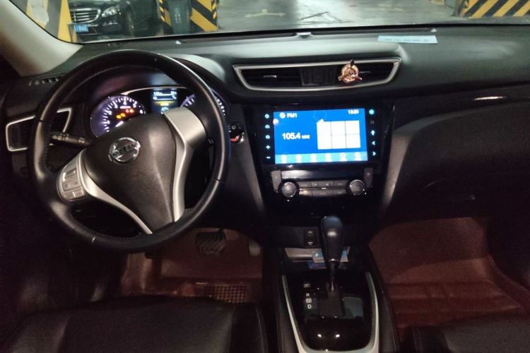 Used Nissan X-Trail 2014 2.5L CVT Luxury Edition 4WD Center Console