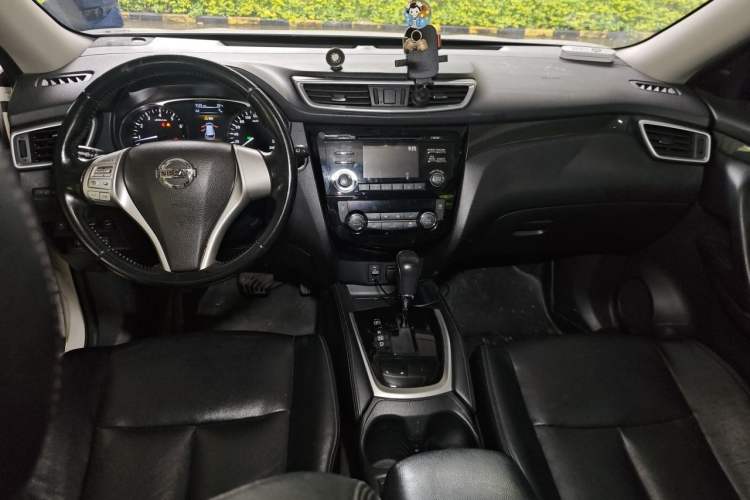 Used Nissan X-Trail 2014 2.5L CVT Luxury Edition 4WD Center Console