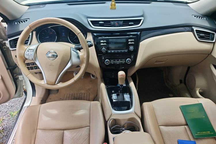 Used Nissan X-Trail 2014 2.5L CVT Luxury Edition 4WD Center Console