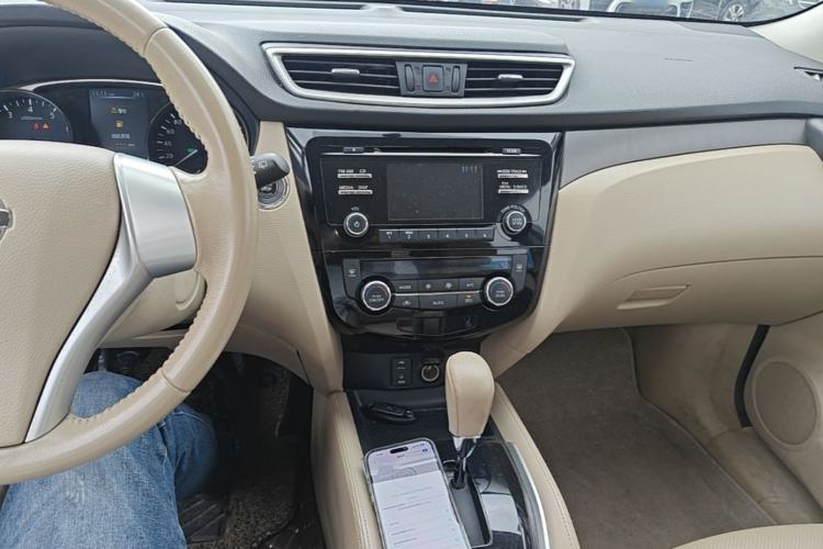 Used Nissan X-Trail 2014 2.0L CVT Comfort Edition 2WD Center Console