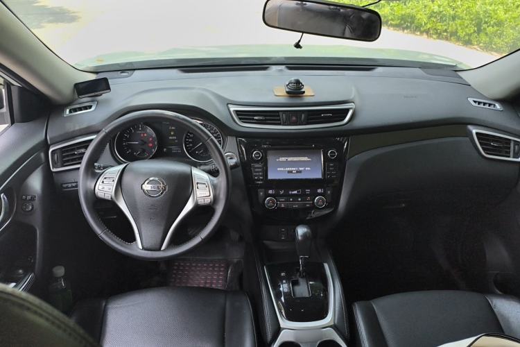 Used Nissan X-Trail 2014 2.0L CVT Smart Edition 2WD Center Console