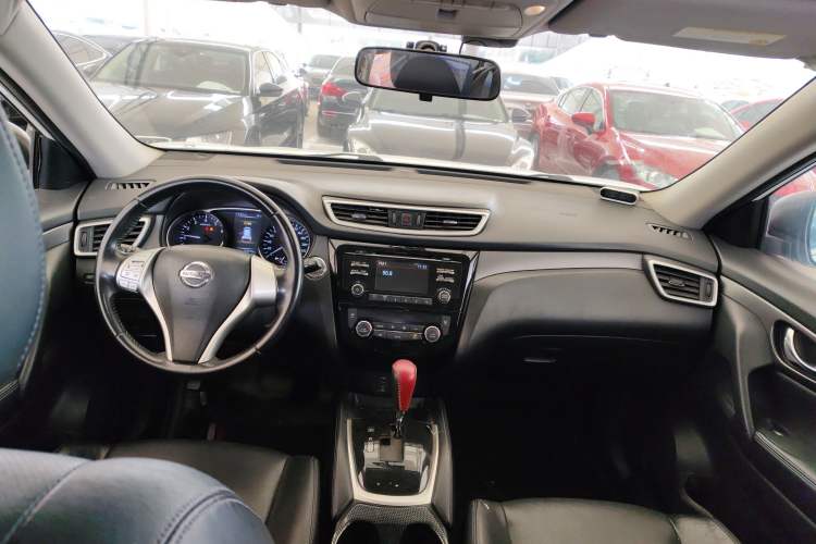 Used Nissan X-Trail 2014 2.0L CVT Comfort Edition 2WD Center Console