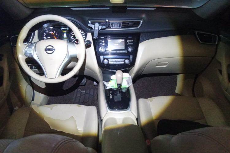 Used Nissan X-Trail 2014 2.5L CVT Luxury Edition 4WD Center Console