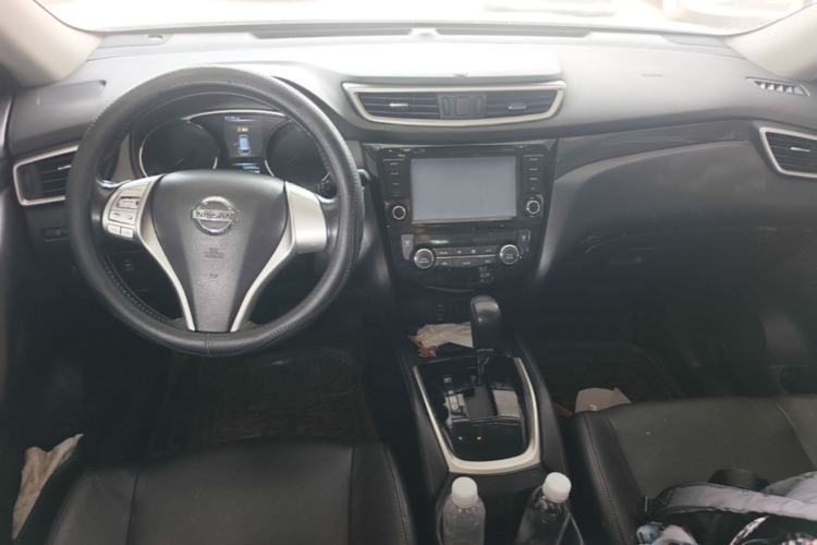 Used Nissan X-Trail 2014 2.5L CVT Luxury Edition 4WD Center Console