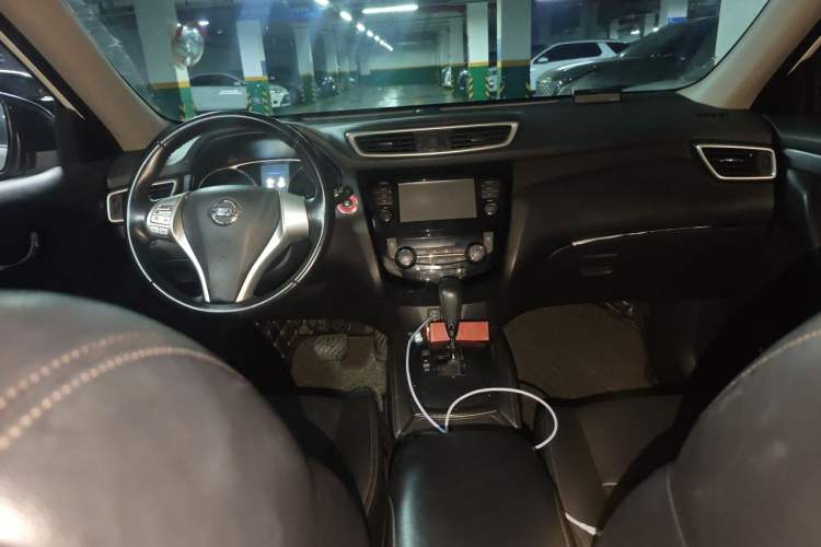 Used Nissan X-Trail 2014 2.0L CVT Comfort Edition 2WD Center Console