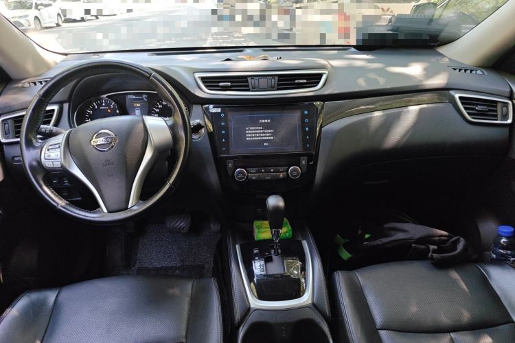 Used Nissan X-Trail 2014 2.5L CVT Luxury Edition 4WD Center Console