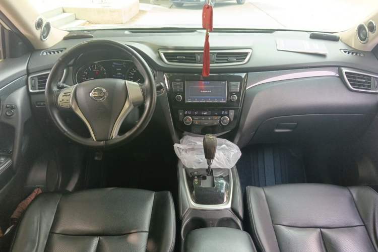 Used Nissan X-Trail 2014 2.5L CVT Luxury Edition 4WD Center Console