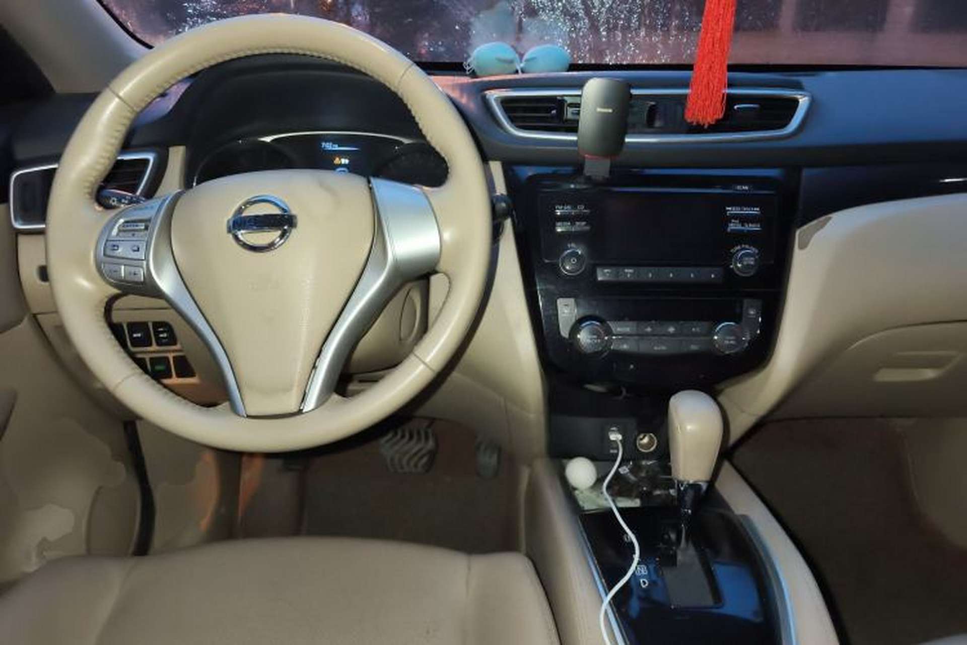 Used Nissan X-Trail 2014 2.5L CVT Luxury Edition 4WD Center Console