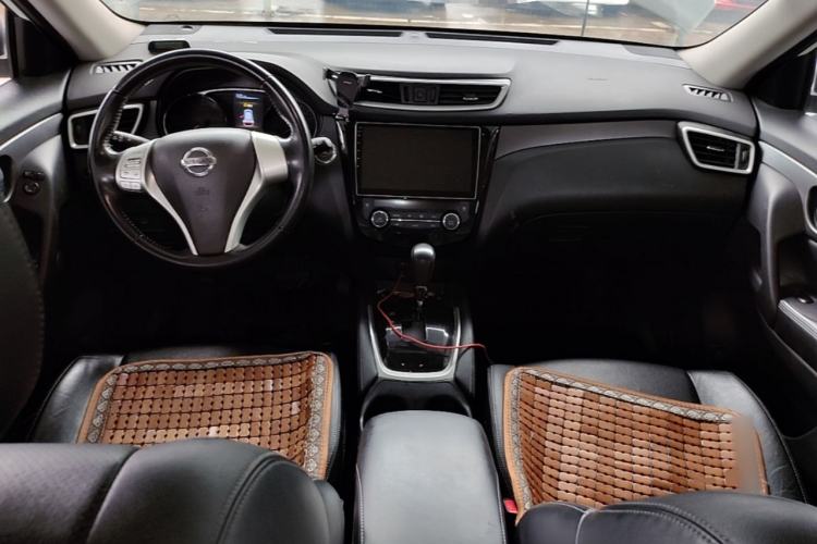 Used Nissan X-Trail 2014 2.0L CVT Comfort Edition 2WD Center Console