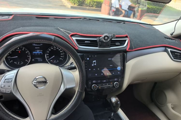 Used Nissan X-Trail 2014 2.0L CVT Comfort Edition 2WD Center Console
