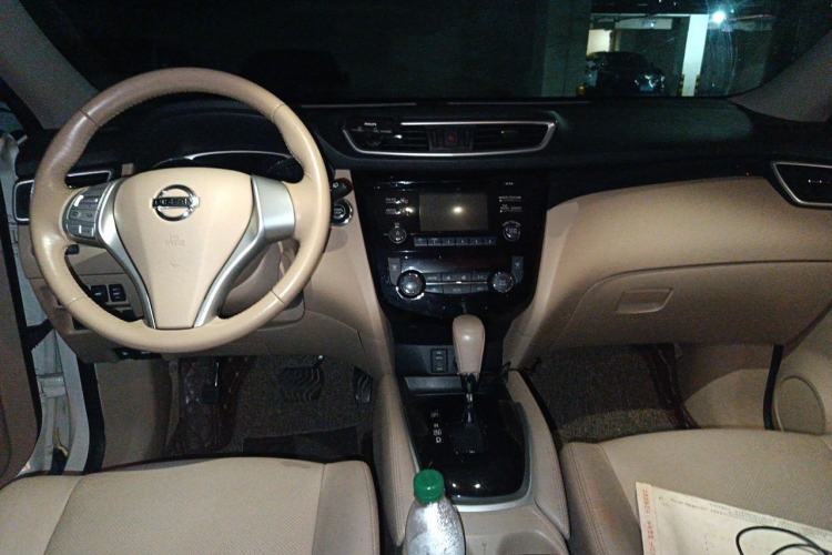 Used Nissan X-Trail 2014 2.5L CVT Luxury Edition 4WD Center Console