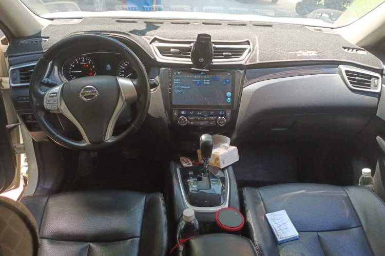 Used Nissan X-Trail 2014 2.5L CVT Luxury Edition 4WD Center Console