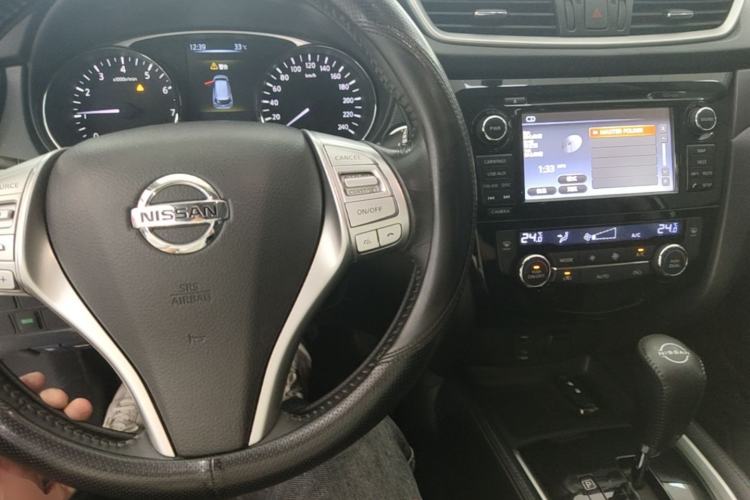 Used Nissan X-Trail 2014 2.0L CVT Smart Edition 2WD Center Console
