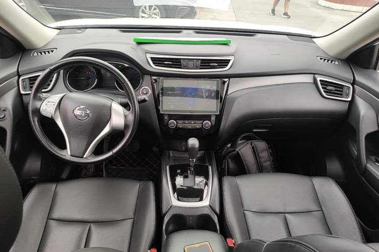 Used Nissan X-Trail 2014 2.0L CVT Comfort Edition 2WD Center Console