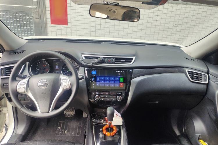 Used Nissan X-Trail 2014 2.5L CVT Luxury Edition 4WD Center Console
