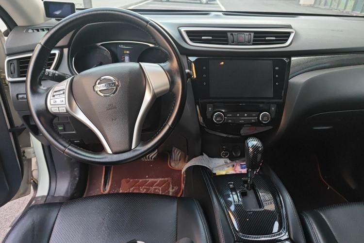 Used Nissan X-Trail 2014 2.5L CVT Leading Edition 4WD Center Console