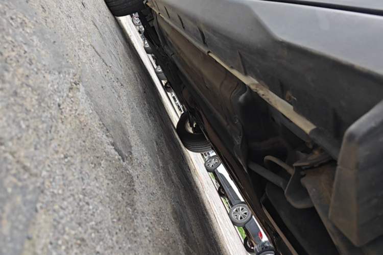 Used Nissan X-Trail 2014 2.5L CVT Luxury Edition 4WD Chassis Rear Left