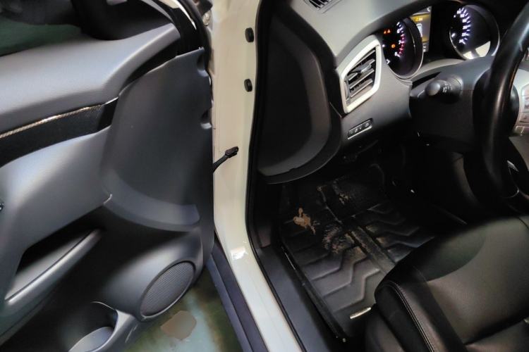 Used Nissan X-Trail 2014 2.5L CVT Luxury Edition 4WD Driver Seat