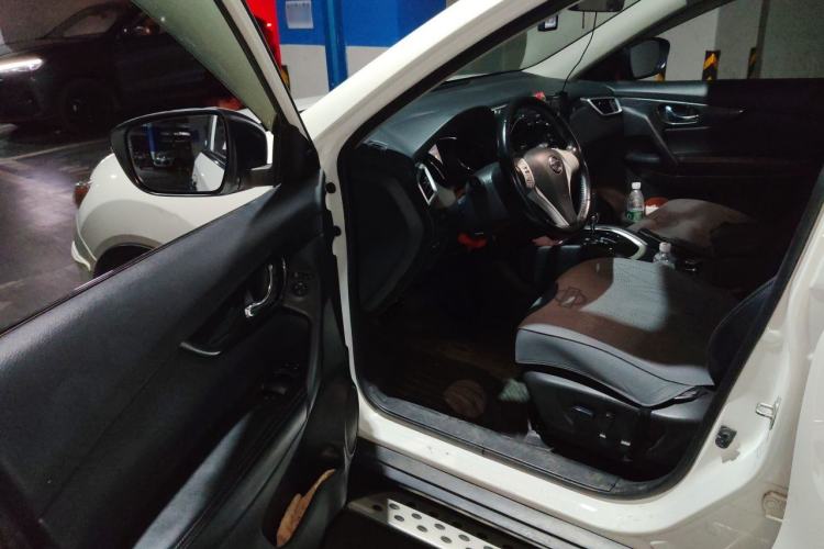 Used Nissan X-Trail 2014 2.5L CVT Luxury Edition 4WD Driver Seat