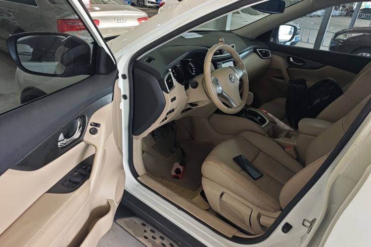Used Nissan X-Trail 2014 2.0L CVT Comfort Edition 2WD Driver Seat