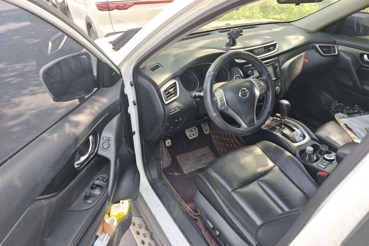 Used Nissan X-Trail 2014 2.5L CVT Luxury Edition 4WD Driver Seat