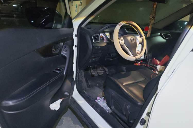 Used Nissan X-Trail 2014 2.0L CVT Comfort Edition 2WD Driver Seat