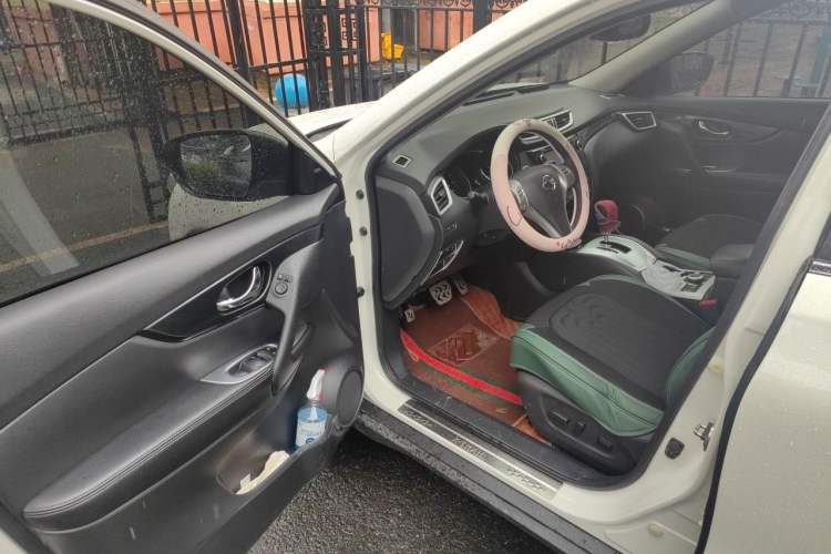 Used Nissan X-Trail 2014 2.5L CVT Luxury Edition 4WD Driver Seat