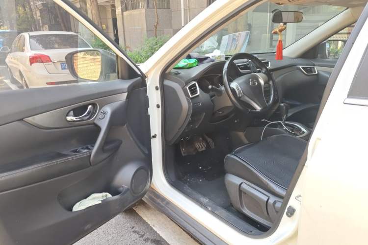 Used Nissan X-Trail 2014 2.0L CVT Comfort Edition 2WD Driver Seat