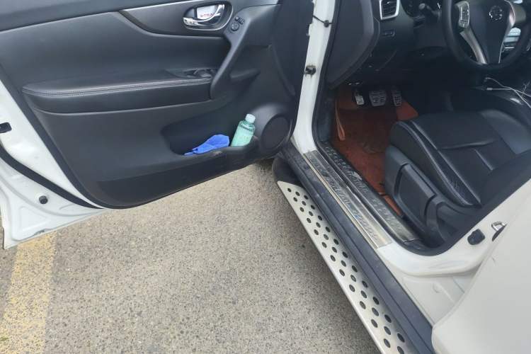 Used Nissan X-Trail 2014 2.0L CVT Comfort Edition 2WD Driver Seat