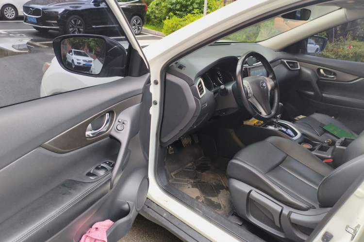 Used Nissan X-Trail 2014 2.0L CVT Comfort Edition 2WD Driver Seat