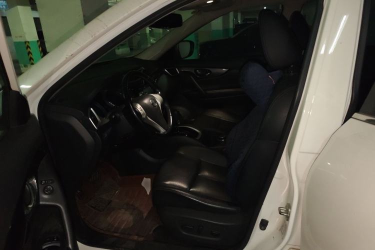 Used Nissan X-Trail 2014 2.5L CVT Leading Edition 4WD Driver Seat
