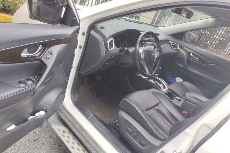 Used Nissan X-Trail 2014 2.5L CVT Ultimate Edition 4WD Driver Seat