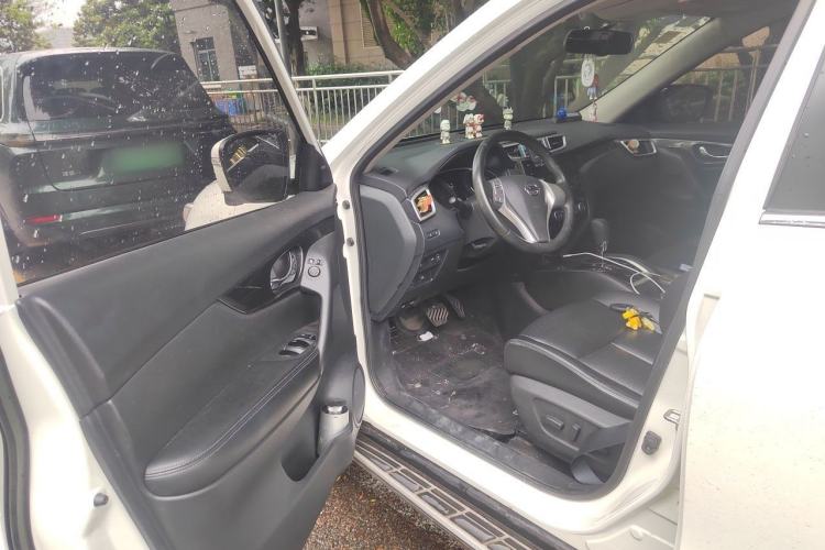 Used Nissan X-Trail 2014 2.5L CVT Luxury Edition 4WD Driver Seat
