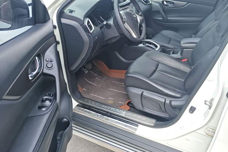 Used Nissan X-Trail 2014 2.0L CVT Comfort Edition 2WD Driver Seat